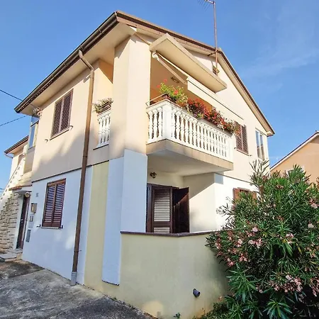 Apartman Beautiful In Marcana With Wifi *